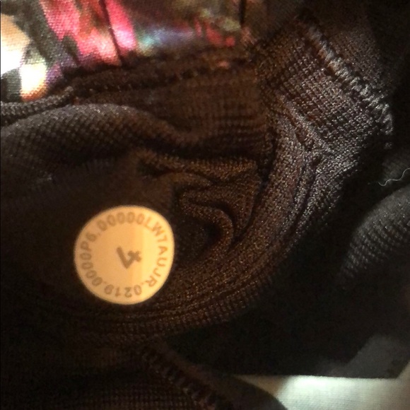 Lululemon Hotty hot short 2 2.5” - Picture 4 of 12